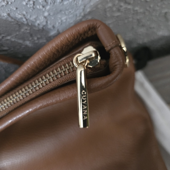 Cuyana Tall Easy Zipper Tote - Picture 6 of 8